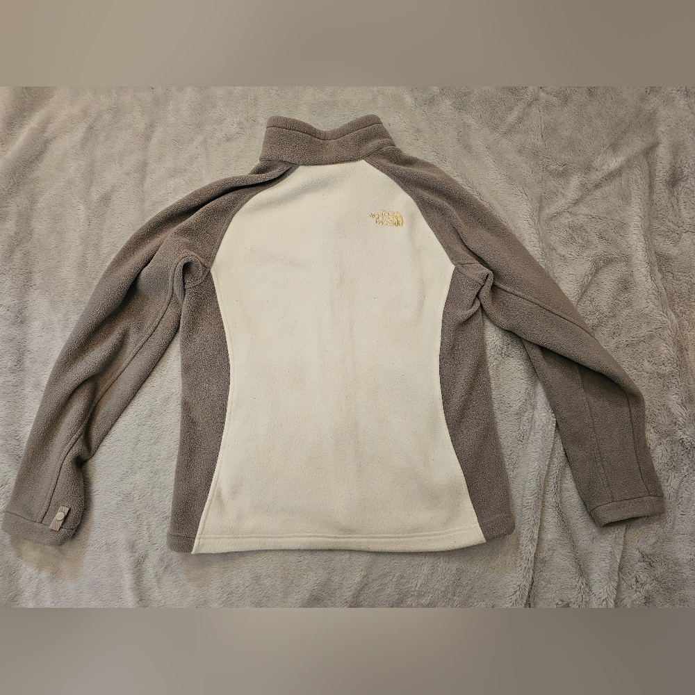 The North Face Women's full zip fleece jacket. - Picture 4 of 8